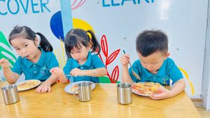 ĐẦU BẾP NHÍ TRỔ TÀI – BÉ LÀM MÌ Ý 12 ĐẦU BẾP NHÍ TRỔ TÀI – BÉ LÀM MÌ Ý 12