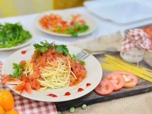 ĐẦU BẾP NHÍ TRỔ TÀI – BÉ LÀM MÌ Ý 1