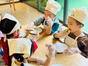 KỸ NĂNG SỐNG: BÉ LÀM BÁNH TRÁNG CUỐN 12
