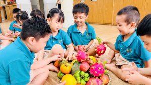 BÉ CHƯNG MÂM NGŨ QUẢ – GÓP SẮC CHO MÙA TRĂNG YÊU THƯƠNG 12 BÉ CHƯNG MÂM NGŨ QUẢ – GÓP SẮC CHO MÙA TRĂNG YÊU THƯƠNG 7